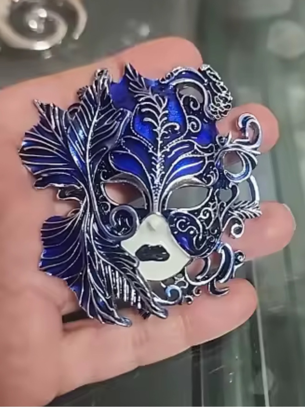 Brooch Metallic Blue Filigree Venetian Masquerade Mask - Picture 4 of 4